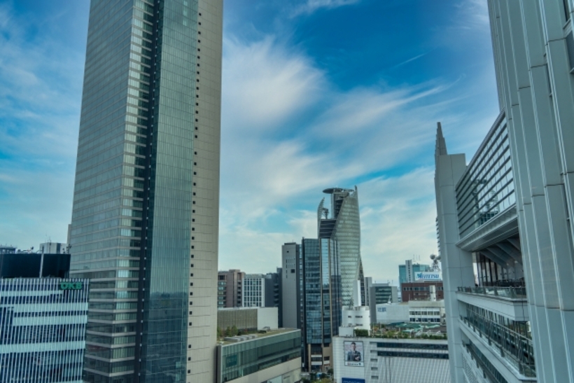 大きなビルの建つ街並み